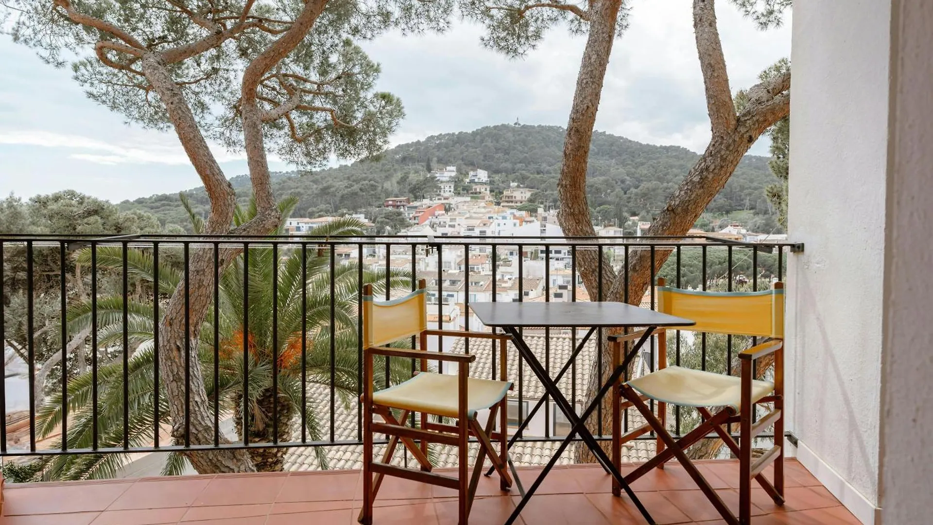 T4 - Beachside Escape With Unbeatable Views Тамариу
